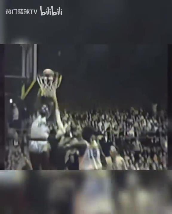 這是怪物嗎？張伯倫高中時期是怎么打球的？校園里的明星！