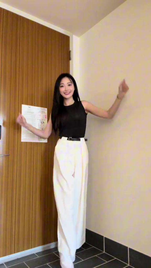 孟超曬自拍：常規(guī)賽正式收官啦，咱們季后賽見啦！