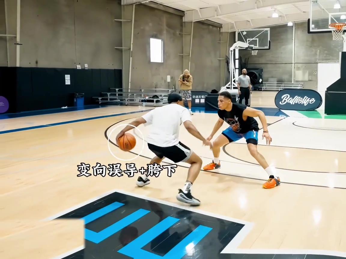 “實戰(zhàn)中的節(jié)奏過人動作鑒賞，連續(xù)胯下變向舞蹈銜接頓拜突破”