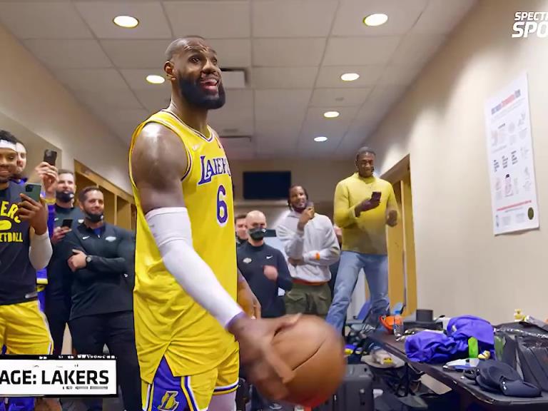 里弗斯絕殺之后湖人隊的更衣室氛圍，簡直不要太和諧??！