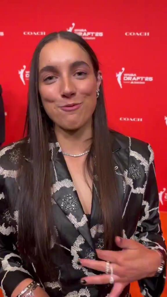 少爺真全能??！威少還幫WNBA新秀妹子們設(shè)計今晚的服裝