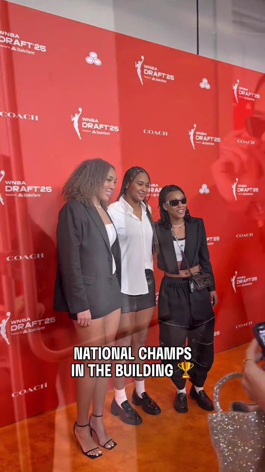 吧友們有喜歡的嗎？WNBA選秀大會上，到處都有靚麗的風(fēng)景線