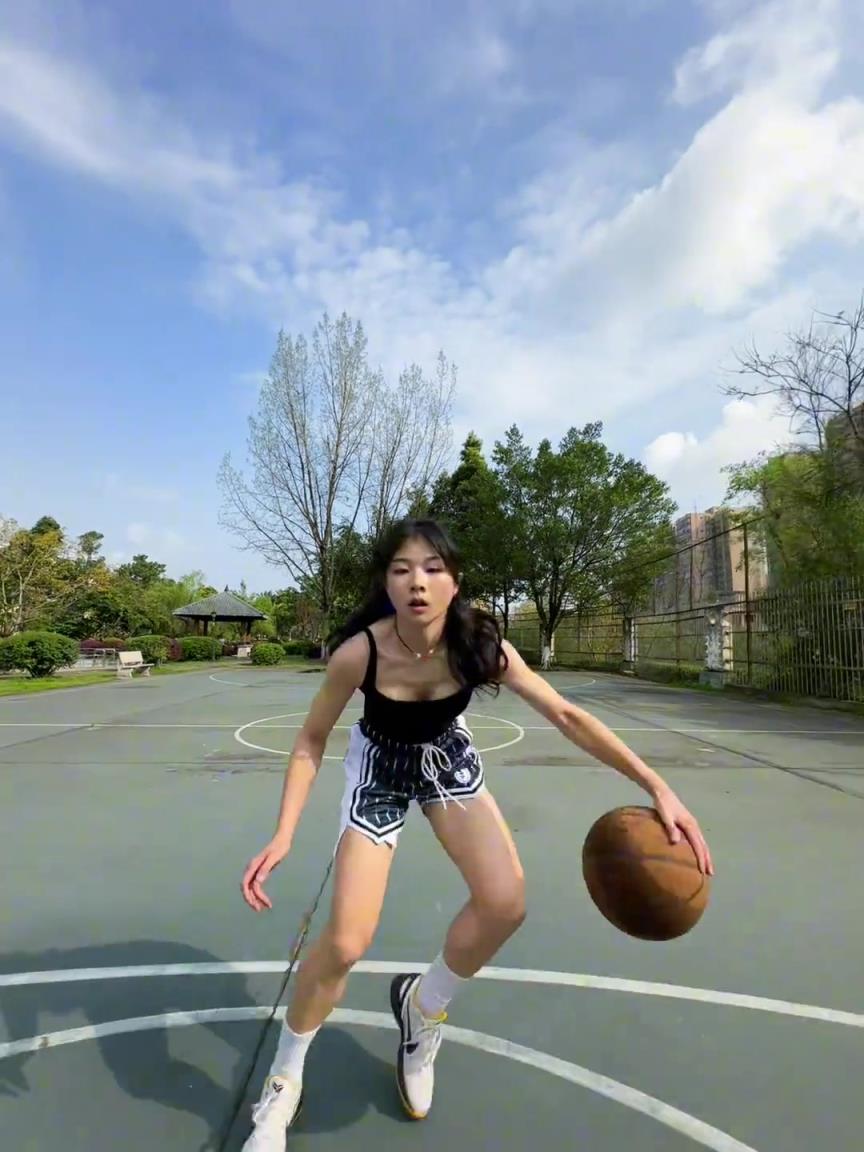 看著有點實力，敢背打我不？